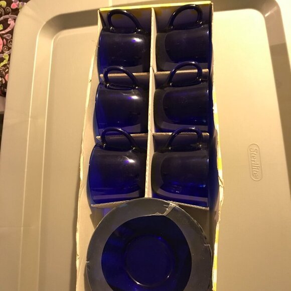 NEW Vintage VMC France set of 6 cups and saucers in box, cobalt blue glass - Picture 13 of 14